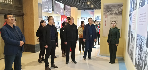 市龍江集團(tuán)開展“不忘初心、牢記使命”主題黨日活動